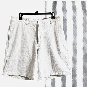 Vineyard Vines Seersucker blue and white striped cotton shorts size 34